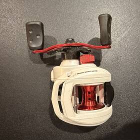 Abu Garcia 00f21ak Mlflp Baitcast Reel 5 Bearings Star Drag White/red/black