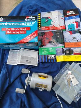 Abu Garcia 036282015753 Pro Max 6600 Ambassadeur Bait Cast Fishing Reel With Accessories