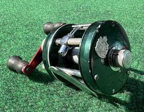 5000d Abu Garcia Vtg Ambassador Baitcaster Fishing Reel Green With Red Handle Read