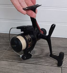 Bts2000r Abu Garcia Series Spinning Fishing Reel. 3 Ball Bearings. Works Great