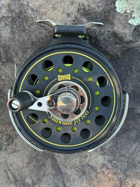Alvey 844166060160 Graphite Saltwater 4 1/2 Inch Fly Reel Reversable With Backing