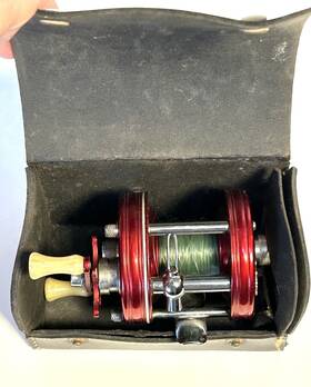 730601 Ambassadeur 5000 Baitcast Fishing Reel 4 Screw Abu Garcia Sweden With Case