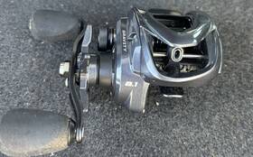 G3108 Ark Gravity 3 - 8.1 1 R/h Bait Casting Reel In Great Shape Fast Shipping