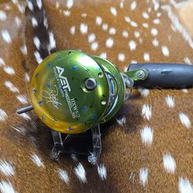Hw52r-03376 Avet Dorado Hxw 5/2 Raptor Conventional Fishing Reel Green/yellow/blue