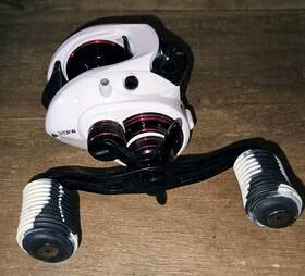 320rw Boyd Duckett Pro Driven / 6.3 1 Right Hand Baitcast Reel