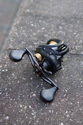Cp15h Classic Pro Low Profile Baitcast Reel Right Hand 6.3 1 5bb Black/gold