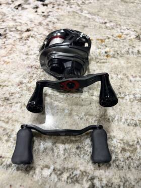 00631509 Daiwa 20 Alphas Air Tw 7.1 Right Hand Mint Both Handles Included