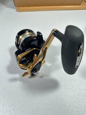 00631525 Daiwa Saltiga 15s Baitcast Reel - Gold/blue Contains Ygk 2.5 Color Pe Usa