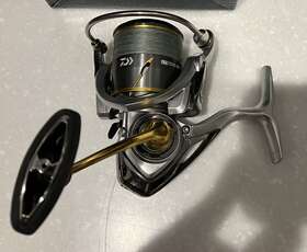 Lt3000-xh Daiwa #041532 21 Freams Spinning Reel