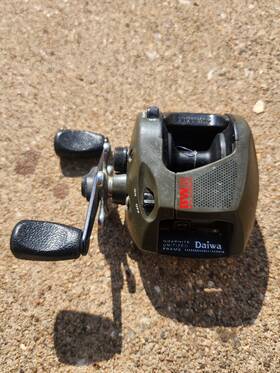 Daiwa 043178830130 Black Widow Bw2 With Flippin Selector Autocast Fishing Reel