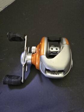1613874 Daiwa Vintage Cappicorn 100xtc 8 B.b. Low Profile Baitcasting Reel Orange 6.3