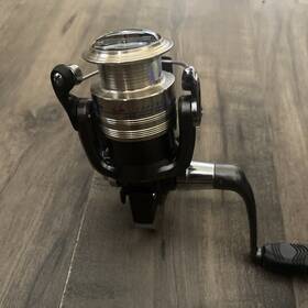 2000-3b Daiwa D Shock 2000-b Spinning Reel Silver