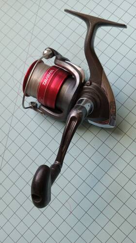 2000-4bi Daiwa Diawa D Shock Spinning Reel