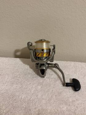 2500-4bi Daiwa Revros Spinning Fishing Reel 2500 Size Smooth Drag Great Shape