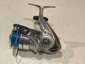 3000b Daiwa D Shock Spinning Fishing Reel Ball Bearing Light Excellent Condition
