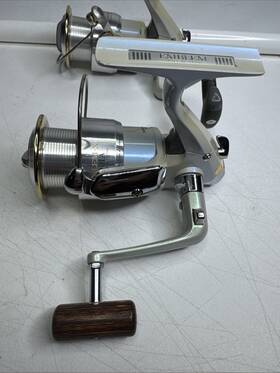 3000ia Daiwa 2 Two Emblem X Spinning Reels - Japan