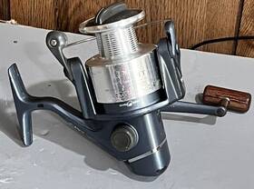 4000it Daiwa Emblem Z Blue Bell Reel. Fishing Made In Japan