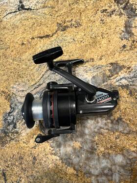 J4000 Daiwa Vintage Fishing Spinning Reel