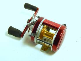 L250 Daiwa Diawa Millionaire Classic Red Fishing Reel Rh Retrieve