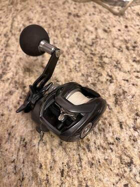 Lx-tw300h-p Daiwa Lexa Tw Casting Reel Only Used One Day