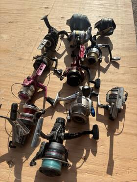 Sk2050 Daiwa Lot Of 12 Ryobi Shakespeare South Bend And Zebco Fishing Reels