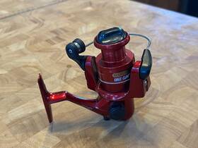 Ecqd2.5 Eagle Claw 899641182011 Spinning Fishing Reel - 5.2 1 Ratio Long Cast Spool Red