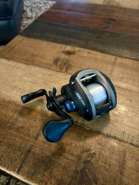 Cbs1shl Lews Cf300-a Carbonblue Gt Left Hand Baitcasting Reel