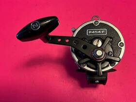 P454-f Newell/accurate Conventional Casting Fishing Reel Excellent Minty