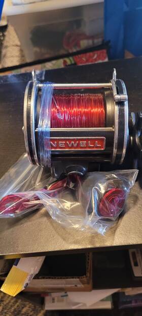 G447-f Newell Fishing Reel Graphite