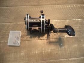S220-5 Newell Graphite Fishing Reel