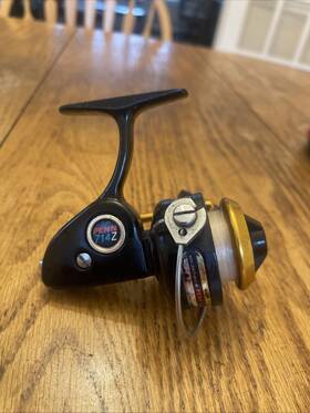 714z Penn Spinning Reel Used Vintage Fishing Classic Works Great