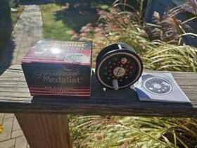 1594 Pfl Ger Pflueger Medalist Rc Fly Fishing Reel