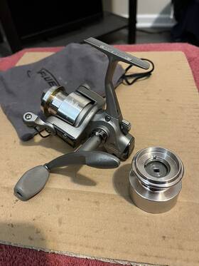 Sm25 Pflueger Summit Spinning Reel With Spare Spool And Bag Wow