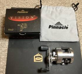 Vs10 Pinnacle 042697020367 Vision Round Bait Casting Reel Bass Pike Walleye Box Bag