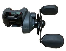 Inv101s Quantum Invade 6.1 1 Gear Ratio Left Hand Baitcast Fishing Reel - Gray