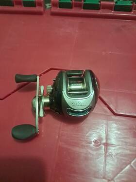 Kv600c-h6 Quantum Baitcasting Fishing Reel Kv600c Right Handed Very Nice