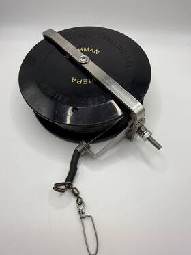 Riviera 747676250390 Lachlan Hand Line Trolling Reel Black With 200 Ft 60# Wire