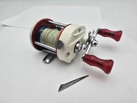 1975-dh Shakespeare Vintage 1975 Bicentennial Baitcaster Fishing Reel Red And White Usa