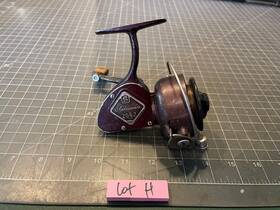 2062 Shakespeare 2067 Dd Collectible Vintage Metal Spinning Fishing Reel Works Lot H