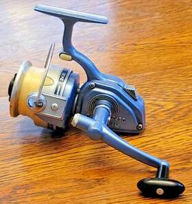 2430 Shakespeare Vintge Spinning Fishing Reel Blue