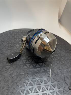 Consc10 Shakespeare Conquest Blue Spincast Fishing Reel Model Euc. B