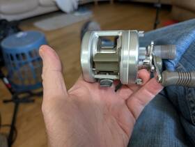 04234 Shimano Calcutta 200 Baitcast Reel Great Condition