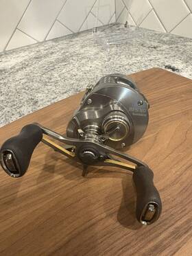 045713 Shimano 23 Calcutta Conquest Bfs Xg Left Handle Bait Reel Ship From Japan Used