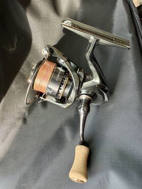 C2000s Shimano 046550 23 Cardiff Xr Spinning Reel