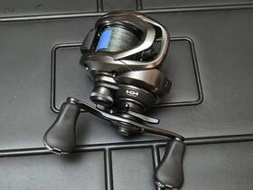 048189 Shimano 25 Slx Bfs Xg Right Handed Bait Casting Reel In Box. Excellent Condition