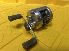 Rh3102 Shimano Calcutta 200 Baitcaster Reel With Pouch Used Rh