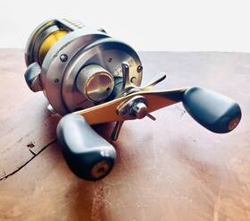 Rh46-01876 Shimano Calcutta Te 250dc Japan Right-hand Reel With Rod Clamp