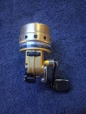 27-601 V Lad Williams 6-65 Ted 270 Spincast Reel Gold Black Closed-face 4.1 Gear Ratio