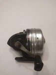 Daiwa 9300C Closed Faced Spinning Fishing Reel Works. Fixed Price $18.50.
