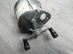 Vintage 186 Fishing Reel Saltwater Casting Black. Fixed Price $14.99.